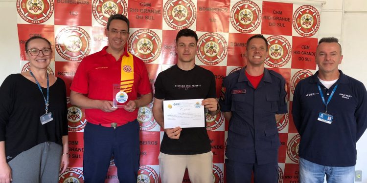 Educação Física da URI projeta ações para 2024 com o Corpo de Bombeiros