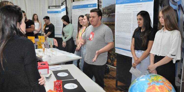 Ciências Contábeis da URI promove I Feira da Contabilidade