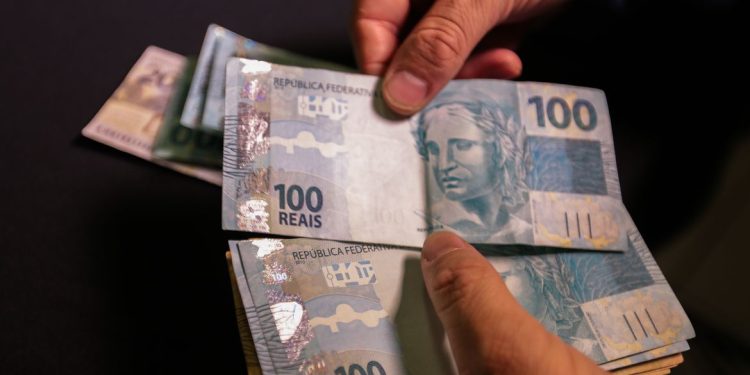 Pagamento do 13º salário reforça expectativa do comércio gaúcho por incremento das vendas no final do ano