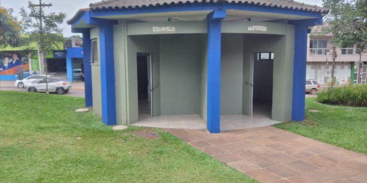 Banheiros Públicos da Praça Júlio de Castilhos são renovados