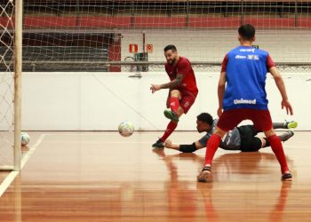 Grillo destaca pequena vantagem do Atlântico e foco na busca por vaga na final da LNF