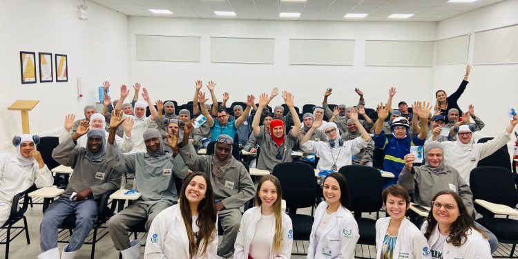 Acadêmicas de Enfermagem da URI realizam ação de educação em saúde 