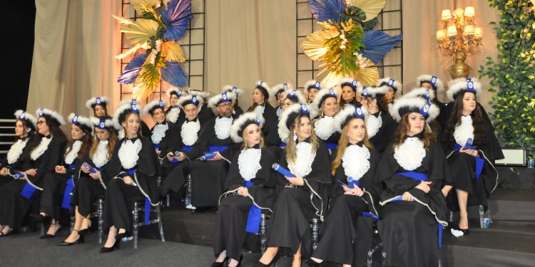 Vinte e nove acadêmicos colam grau em Psicologia na URI 