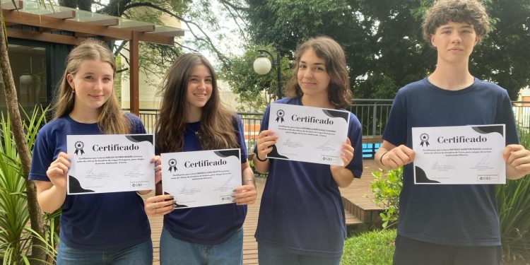 Escola da URI incentiva alunos a auxiliarem colegas nos estudos 
