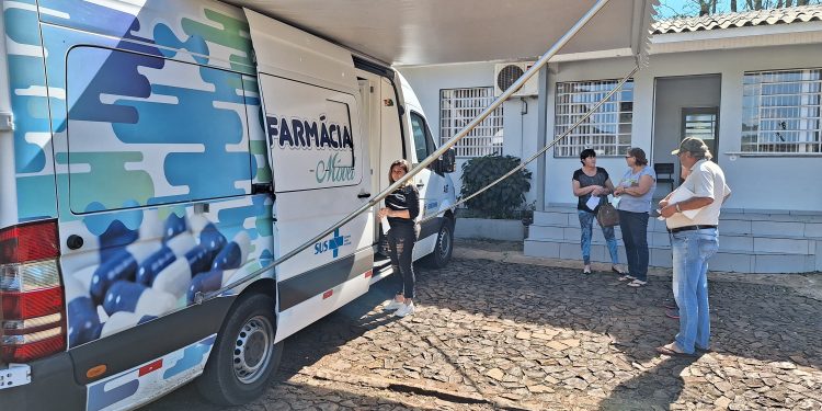 Farmácia Móvel: mais de 3,5 mil atendimentos em um ano de funcionamento
