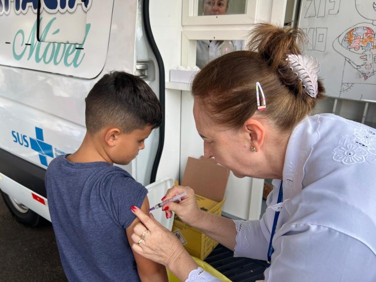 Dia D de Vacinação Contra a Gripe aconteceu na Esquina Democrática e em seis UBS