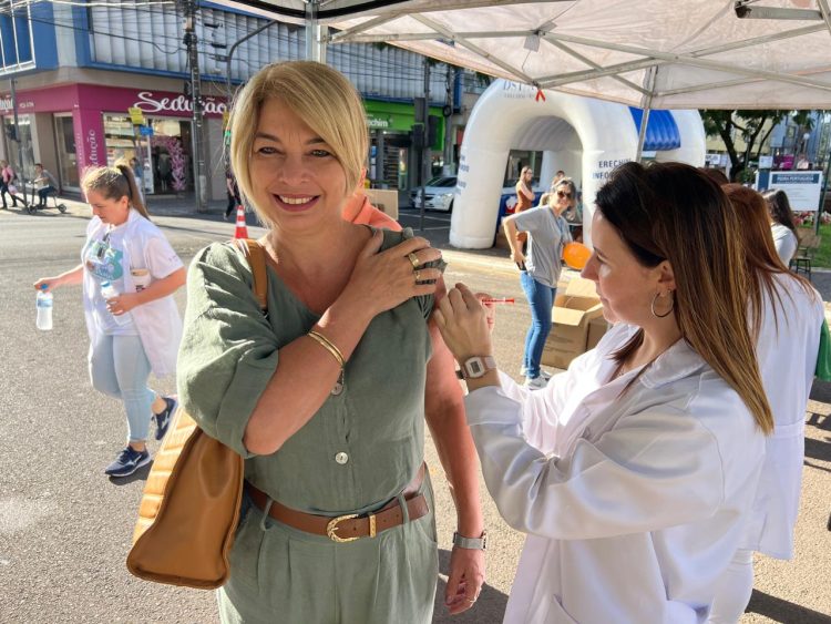 Dia D de Vacinação Contra a Gripe aconteceu na Esquina Democrática e em seis UBS
