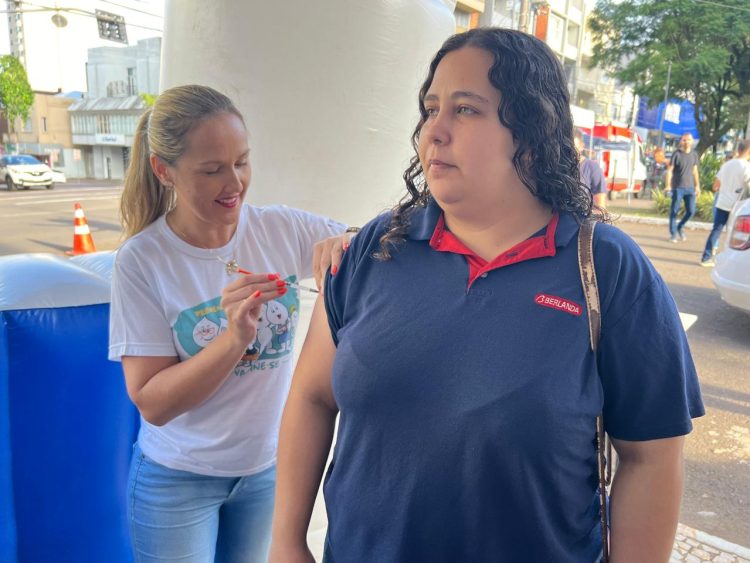 Dia D de Vacinação Contra a Gripe aconteceu na Esquina Democrática e em seis UBS