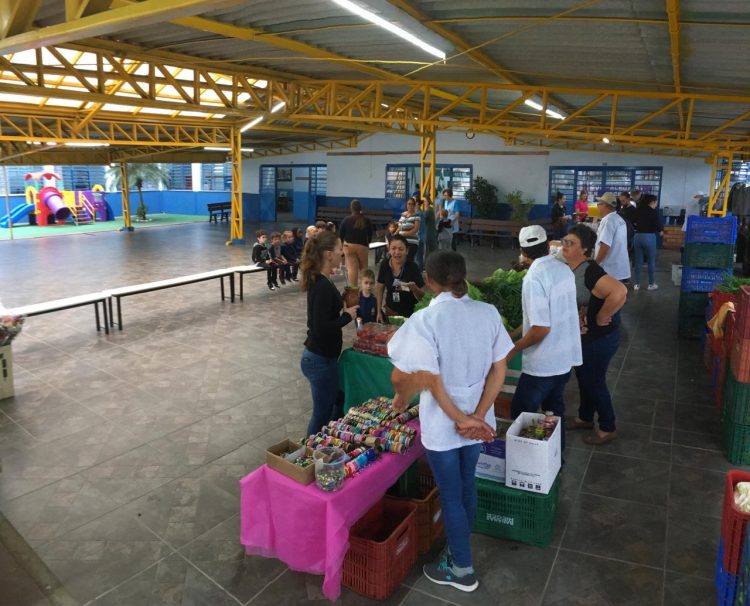 Feira do Produtor na Escola: experiência com hábitos saudáveis na alimentação