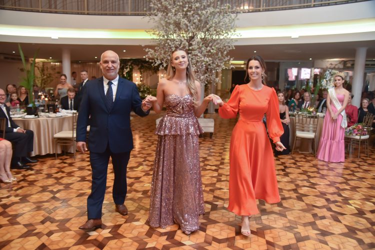 Isadora Rigo Mocelin é a nova Rainha do Clube do Comércio