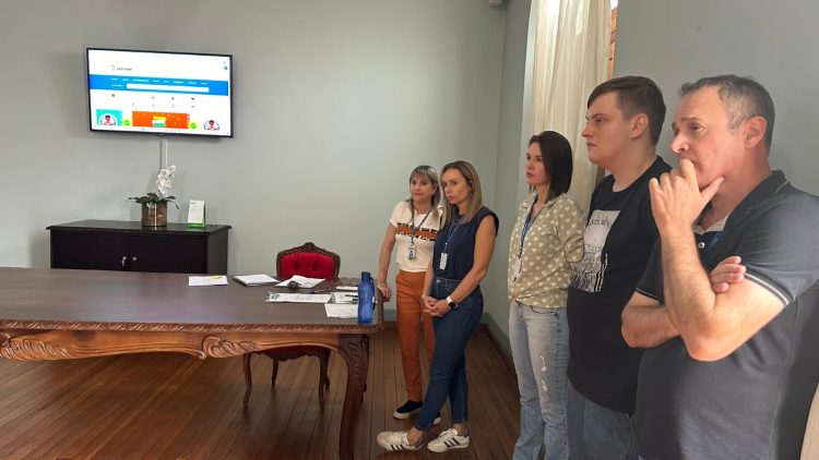 Prefeitura promove reunião técnica com agroindústrias e responsáveis técnicos