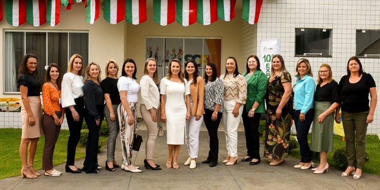 Primeiras-damas da AMAU realizam encontro em Severiano de Almeida