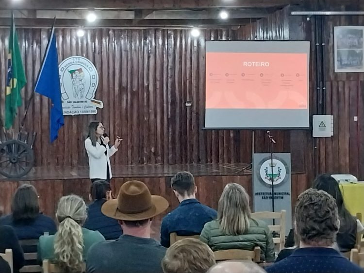 Integrantes da Comissão de Educação Fiscal participam de Seminário Regional em São Valentim