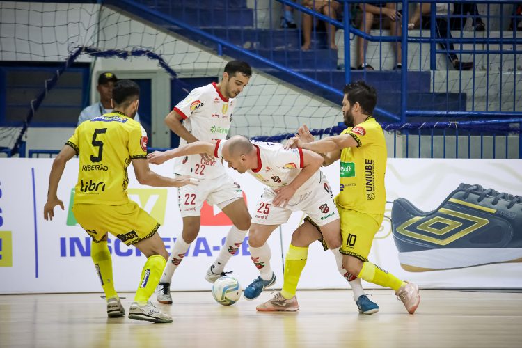 Atlântico e Praia empatam confronto em MG pela LNF