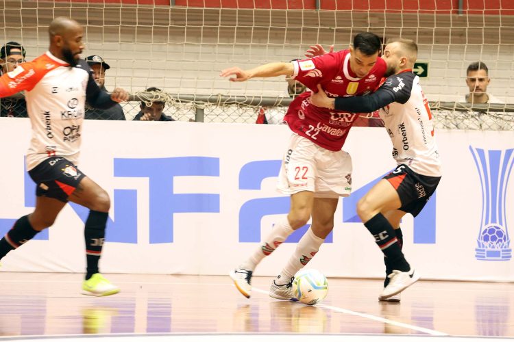 Atlântico e Joinville empatam em jogo de seis gols em Erechim