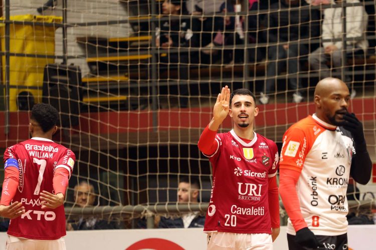 Atlântico e Joinville empatam em jogo de seis gols em Erechim