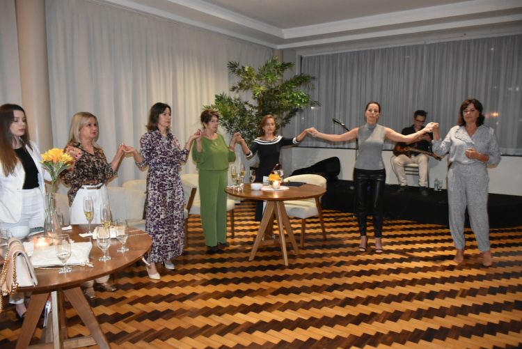 Clube do Comércio comemora o Dia das Mães com integrantes da Diretoria e ação de solidariedade