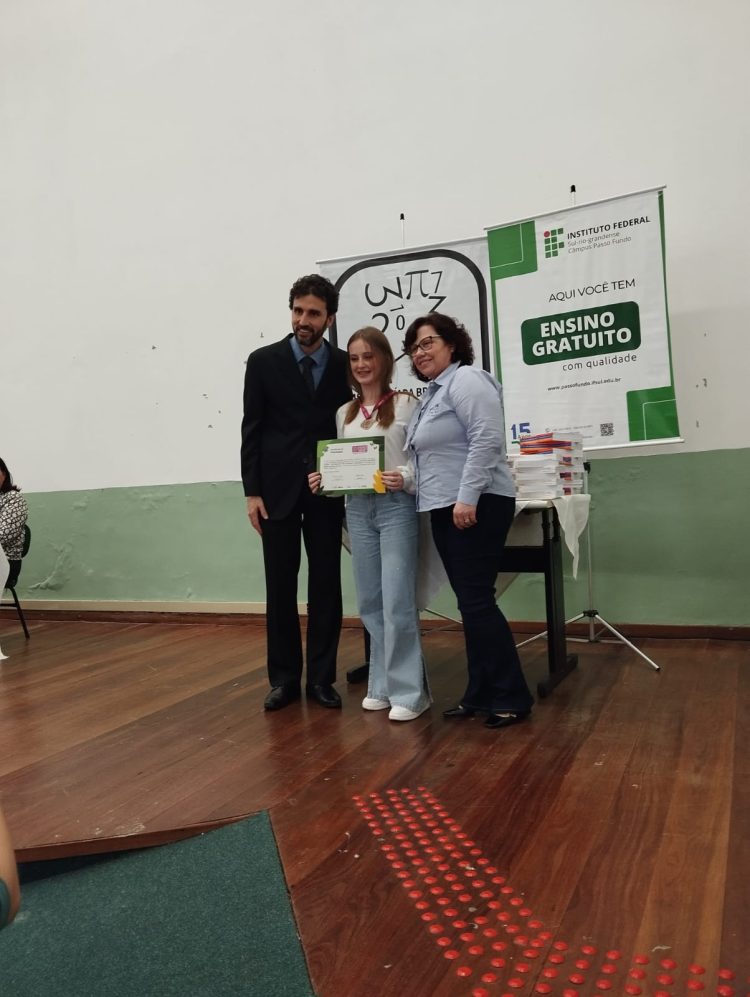 Estudantes de Escolas Municipais recebem medalha em cerimônia da OBMEP