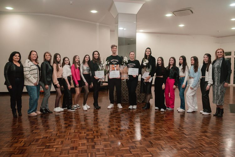 Debutantes do CER Atlântico iniciam preparativos para o Baile de Gala