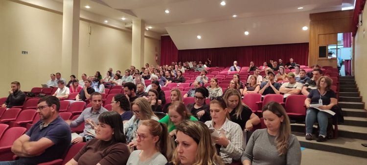 Escola AMAU de Educação e Gestão promove curso de capacitação em formação de pregoeiro