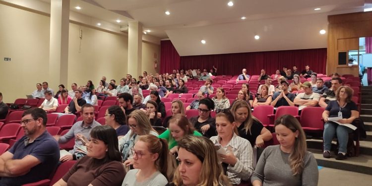 Escola AMAU de Educação e Gestão promove curso de capacitação em formação de pregoeiro