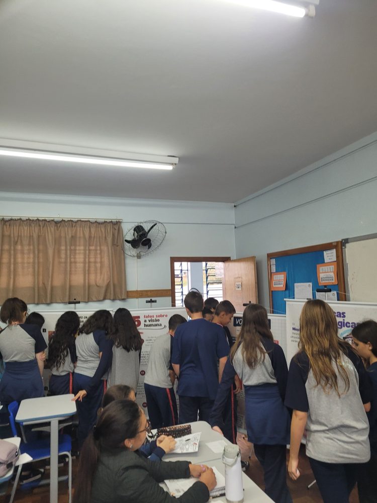 Oftalmologia: história e cuidado em exposição itinerante nas escolas de Erechim