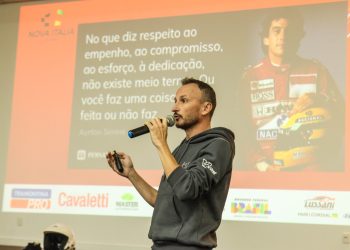 Competidores do Brasileiro de Rally levam palestra sobre empreendedorismo a estudantes de Estação