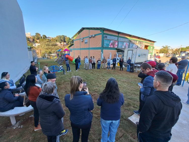 Primeira praça do bairro São Cristóvão está à disposição da população