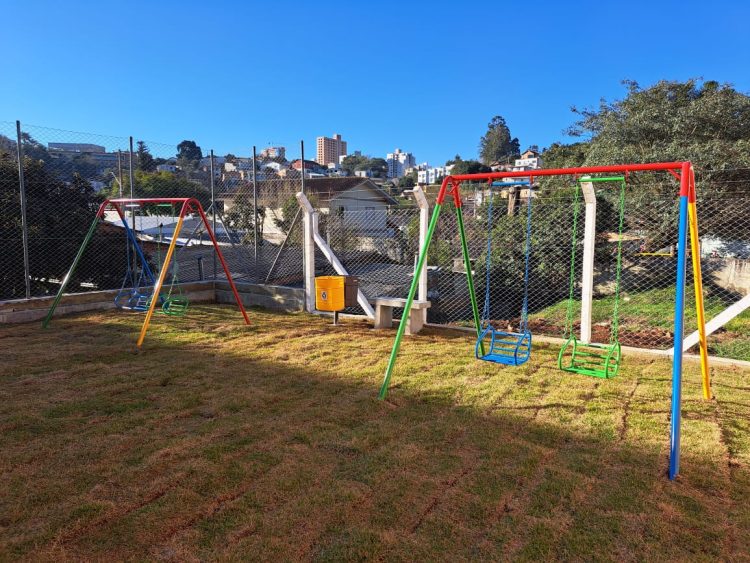 Primeira praça do bairro São Cristóvão está à disposição da população