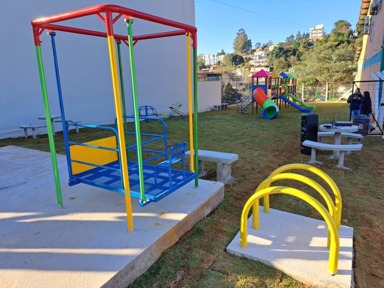 Primeira praça do bairro São Cristóvão está à disposição da população