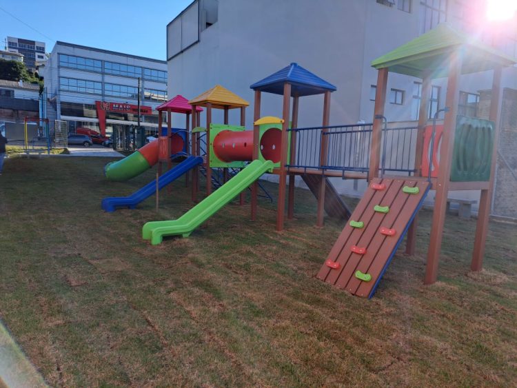 Primeira praça do bairro São Cristóvão está à disposição da população