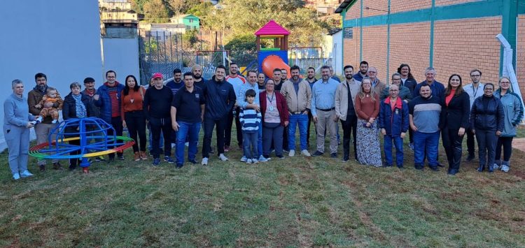 Primeira praça do bairro São Cristóvão está à disposição da população