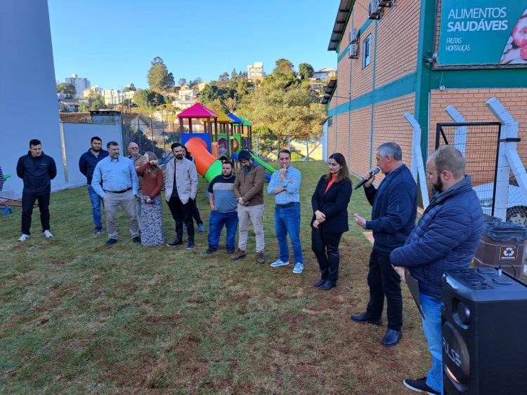 Primeira praça do bairro São Cristóvão está à disposição da população