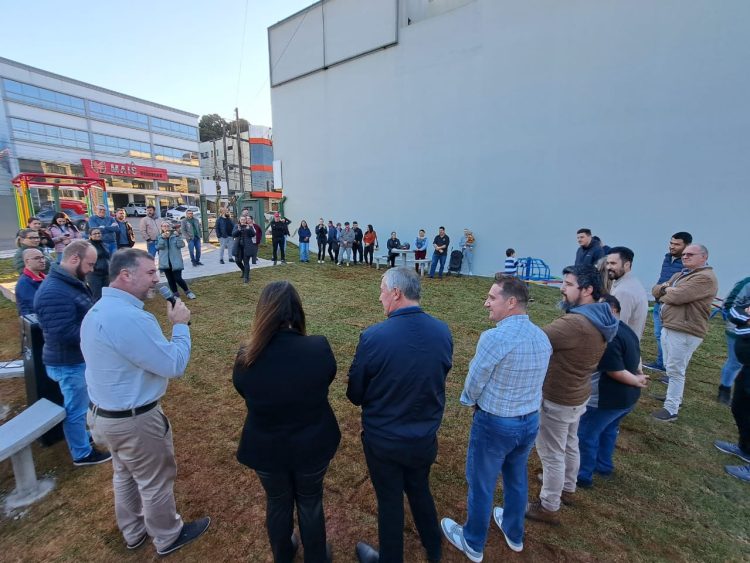 Primeira praça do bairro São Cristóvão está à disposição da população