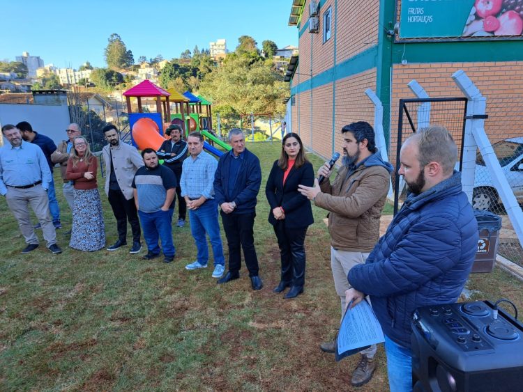 Primeira praça do bairro São Cristóvão está à disposição da população