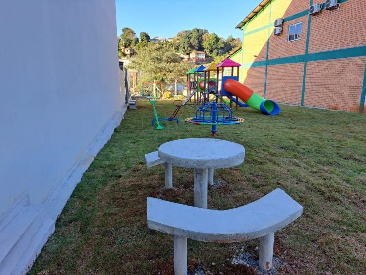 Primeira praça do bairro São Cristóvão está à disposição da população