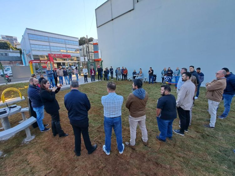 Primeira praça do bairro São Cristóvão está à disposição da população