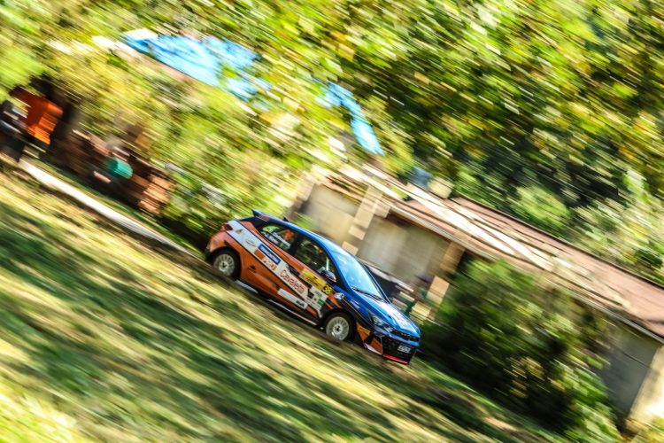 Equipe gaúcha tenta se aproximar dos líderes no Brasileiro de Rally