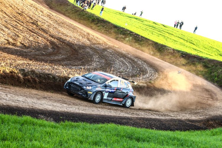 Erechinenses celebram vitória e liderança no Brasileiro de Rally