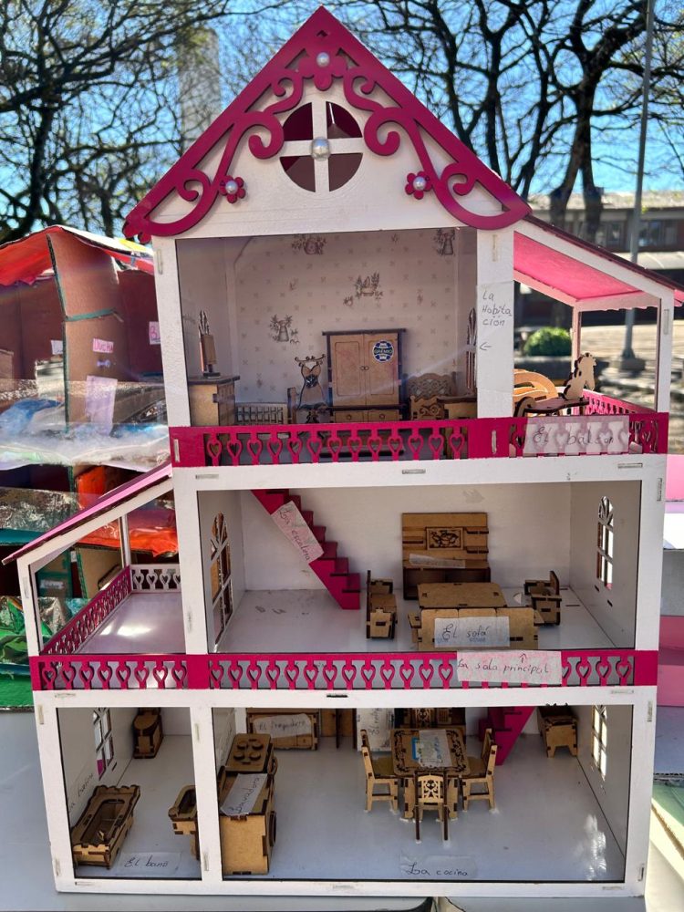 Exposição da Escola da URI mostra trabalhos da disciplina de espanhol