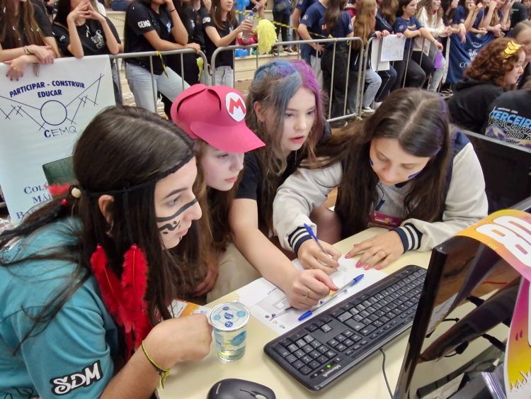 Alunos de escolas públicas e privadas participam do CONECTA URI