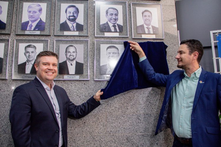Famurs descerra foto de Paulinho Salerno e Luciano Orsi na Galeria dos Presidentes da entidade