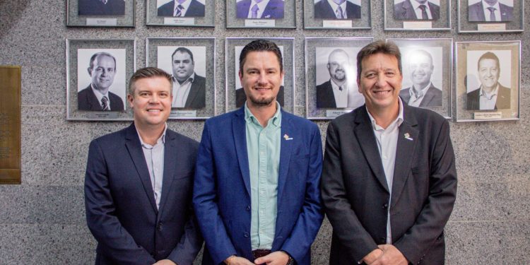 Famurs descerra foto de Paulinho Salerno e Luciano Orsi na Galeria dos Presidentes da entidade