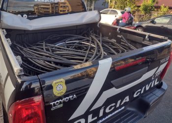 Quatro homens são presos pelo furto de cabos em postes e uma tonelada de fios é localizada pela polícia em Erechim