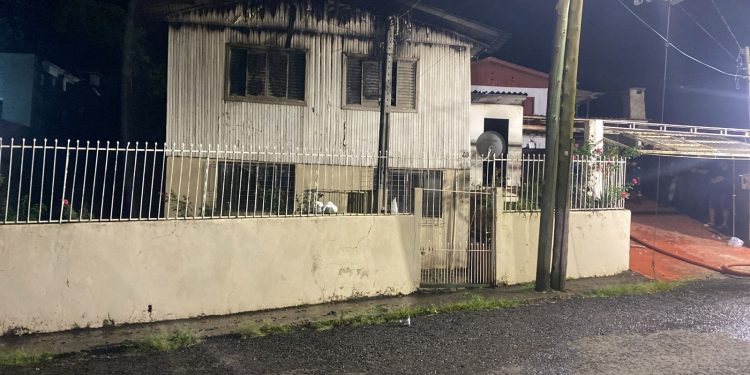 Incêndio destrói residência em Erechim e deixa um morto