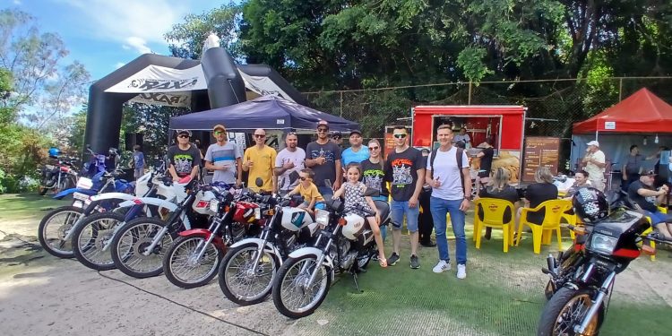 Clássicos, Chope e Solidariedade: Encontro de motos e bicicletas antigas movimenta Erechim