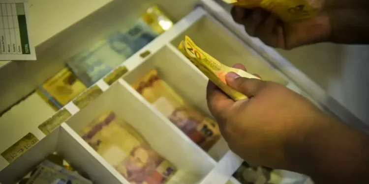 INSS libera adesão de instituições financeiras para o cartão que permite antecipar até R$ 150 de aposentadoria e pensão