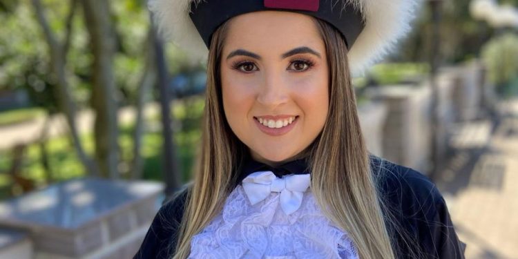 Aluna de Odontologia da URI é aprovada em Mestrado na UNESP