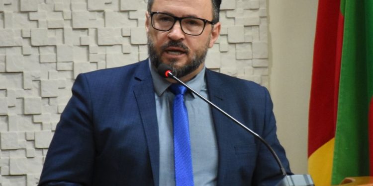 Vereador Araújo encaminha pedidos para concessão de desconto no IPTU 2025