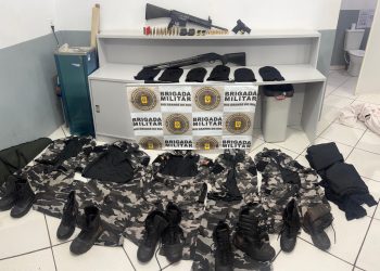 Força Tática da BM prende homem com fuzil, pistola e munições no bairro  São Cristóvão em Erechim